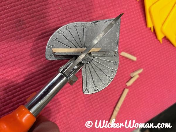 To make perfect 45º angled miters in rattan reed spline fast and easy using a miter cutting shears tool.