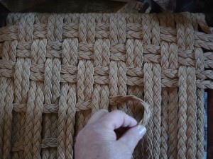 weaving checkerboard rush stool